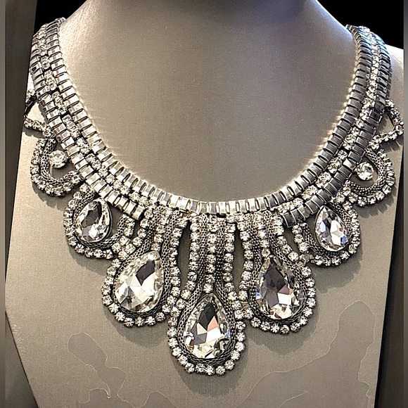 Old Hollywood Glam Bib Necklace - Picture 11 of 12